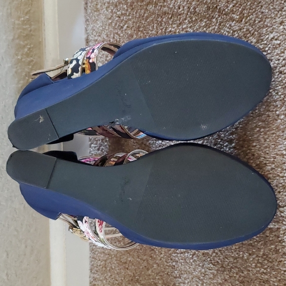 Qupid Blue Floral Wedge - 7.5 - Picture 6 of 6